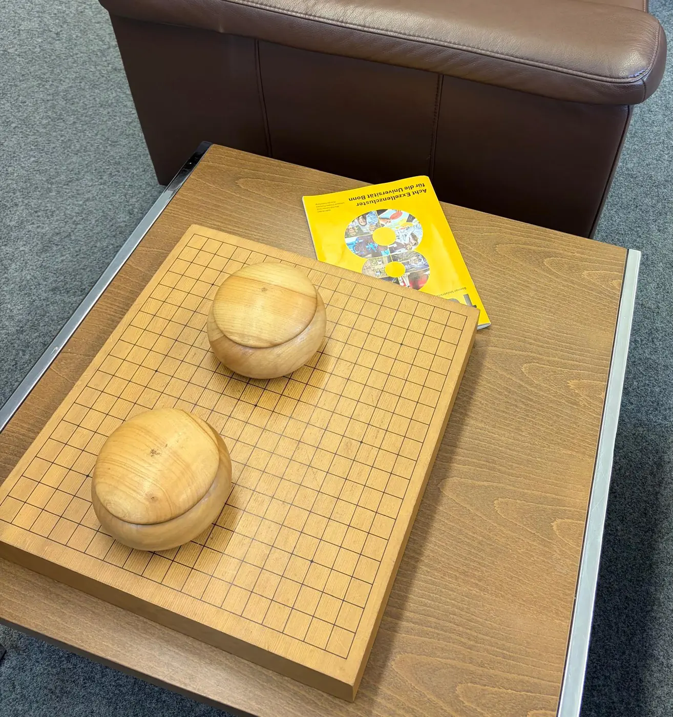 図書館の囲碁盤